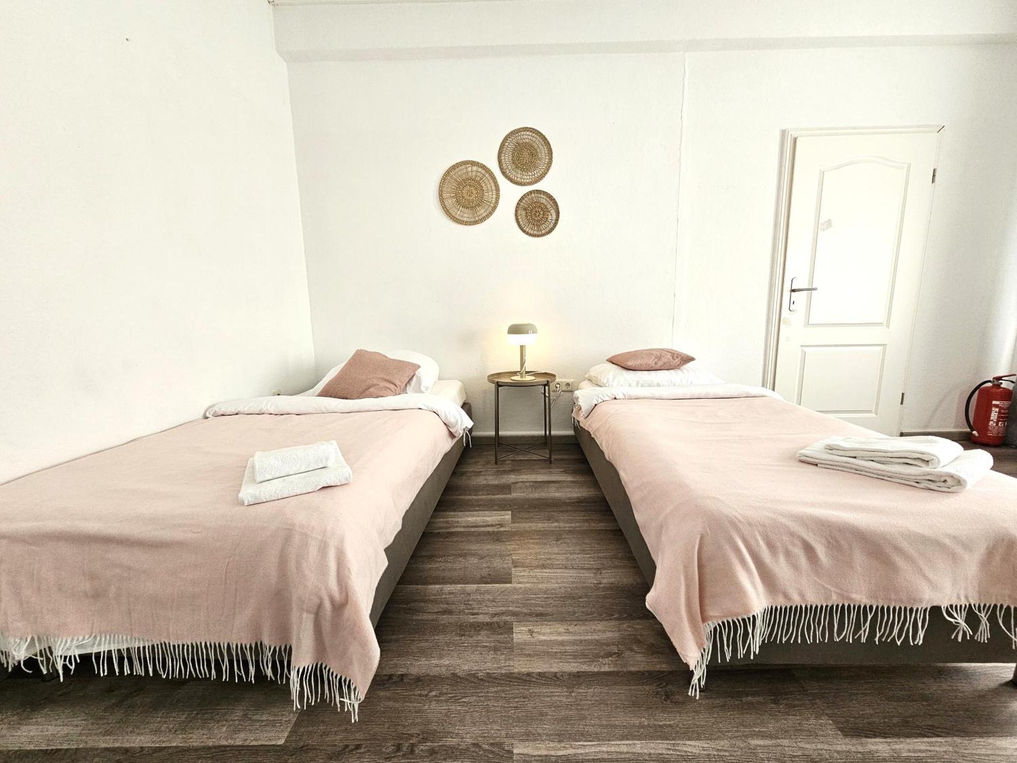 Spacious House Дюссельдорф Номер фото